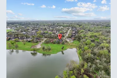 318 Green Oaks Drive, League City, TX 77573 - Photo 10