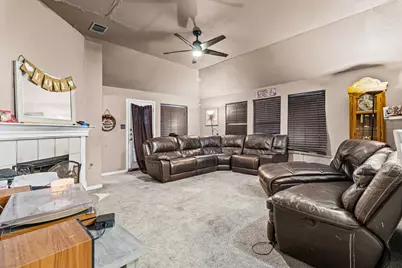 223 Warner Bend, Hutto, TX 78634 - Photo 4