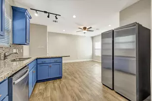 904 W Sealy, Alvin, TX 77511 - Photo 8