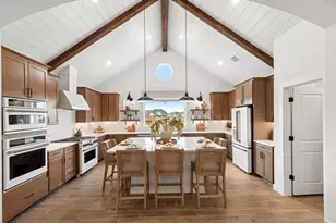 12010 Upper Meadows Ave, Mont Belvieu, TX 77535 - Photo 6