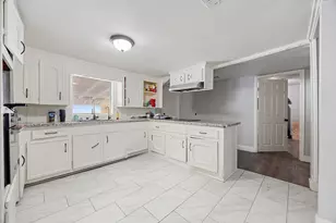 211 Arcadian Dr, Crosby, TX 77532 - Photo 10