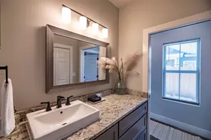 502 S Eagle St, Fredericksburg, TX 78624 - Photo 12
