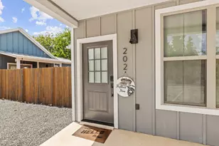 502 S Eagle St, Fredericksburg, TX 78624 - Photo 2