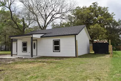 204 Texas, Daisetta, TX 77533 - Photo 2