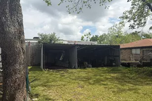817 S Main St, Highlands, TX 77562 - Photo 16