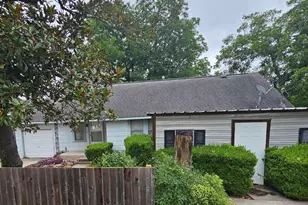 817 S Main St, Highlands, TX 77562 - Photo 6