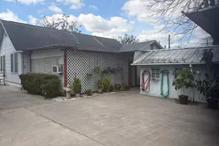 817 S Main St, Highlands, TX 77562 - Photo 2