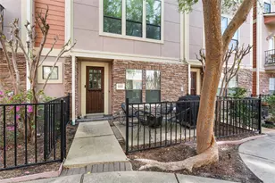 1045 W 22nd St, Houston, TX 77008 - Photo 1