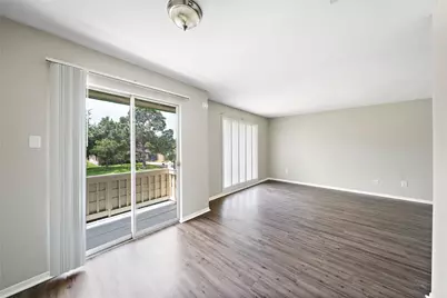 2202 16th Avenue N #4, Texas City, TX 77590 - Photo 2