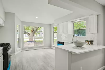 902 Essex Drive, Friendswood, TX 77546 - Photo 10
