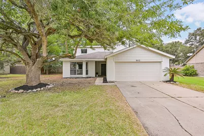 902 Essex Drive, Friendswood, TX 77546 - Photo 1