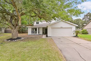 902 Essex Dr, Friendswood, TX 77546 - Photo 1