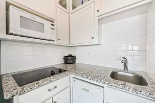 6102 Seawall Blvd, Galveston, TX 77551 - Photo 14