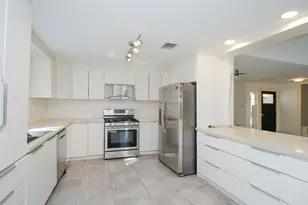 10611 Deerwood Rd, Houston, TX 77042 - Photo 16