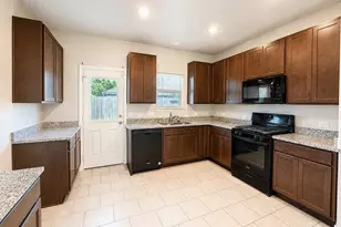 24723 Kessing Creek Ln, Houston, TX 77336 - Photo 2