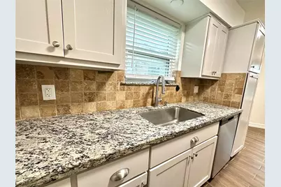 504 Raymond Street, La Marque, TX 77568 - Photo 6