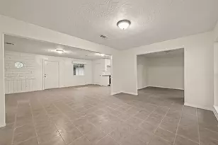9 N Amburn Rd, Texas City, TX 77591 - Photo 10