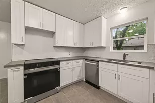 9 N Amburn Rd, Texas City, TX 77591 - Photo 14