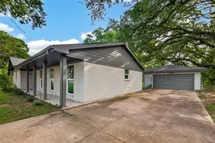 9 N Amburn Rd, Texas City, TX 77591 - Photo 4