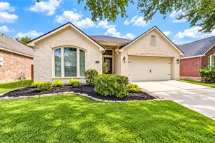 13401 Highland Lake Ln, Pearland, TX 77584 - Photo 2