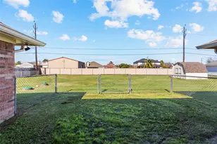 1815 Magnolia Bend, Baytown, TX 77523 - Photo 22
