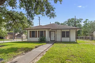 3734 Daphne St, Houston, TX 77021 - Photo 1