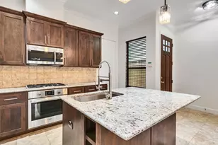 545 W 25th St, Houston, TX 77008 - Photo 6