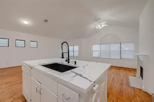 9830 Cynthia Ann Ct, Houston, TX 77025 - Photo 16