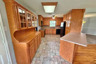 311 Southern Oaks Dr, Lake Jackson, TX 77566 - Photo 10