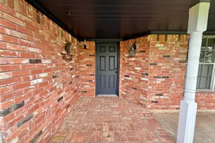 311 Southern Oaks Dr, Lake Jackson, TX 77566 - Photo 2