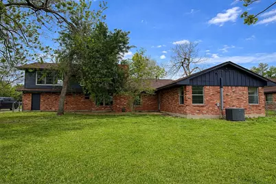 311 Southern Oaks Drive, Lake Jackson, TX 77566 - Photo 34