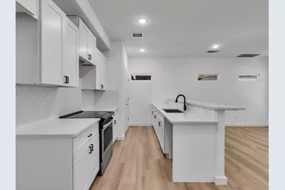 8411 Mahalia Unit A/B Drive, Houston, TX 77088 - Photo 6