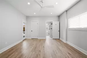 10411 Londonderry Dr, Houston, TX 77043 - Photo 14