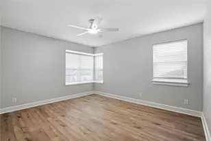 10411 Londonderry Dr, Houston, TX 77043 - Photo 10