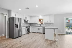 10411 Londonderry Dr, Houston, TX 77043 - Photo 4