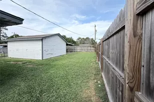 1720 17th Ave N, Texas City, TX 77590 - Photo 12