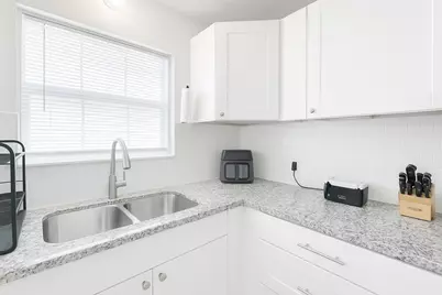 1720 17th Avenue N, Texas City, TX 77590 - Photo 2