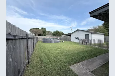 1720 17th Avenue N, Texas City, TX 77590 - Photo 16