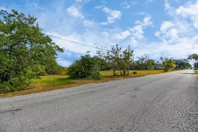 415 Lake Road, La Marque, TX 77568 - Photo 8