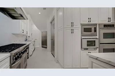 88 W Grand Regency Circle, The Woodlands, TX 77382 - Photo 20