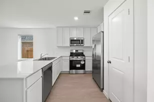 2126 Mosaic Vly Ct, Angleton, TX 77515 - Photo 6