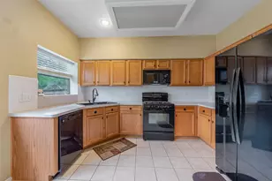 147 S Winterport Cir, The Woodlands, TX 77382 - Photo 16