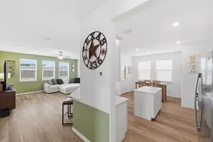 948 High Noon Dr, Fort Worth, TX 76052 - Photo 10