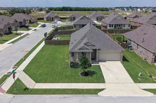 948 High Noon Dr, Fort Worth, TX 76052 - Photo 2