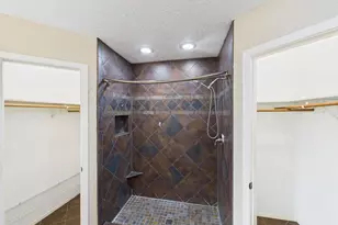 10107 Hollow Canyon Dr, Sugar Land, TX 77498 - Photo 12