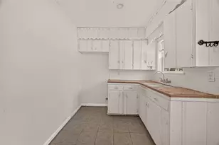 512 W Oak St, Highlands, TX 77562 - Photo 12