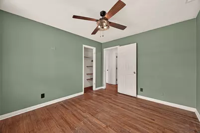 512 W Oak Street, Highlands, TX 77562 - Photo 16
