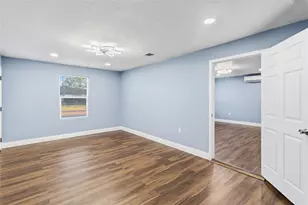 901 S 7th St, Baytown, TX 77520 - Photo 8