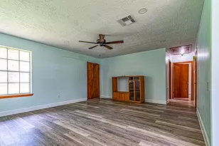 282 Normagene St, Livingston, TX 77351 - Photo 2
