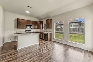 210 Doe Run Dr, Huntsville, TX 77320 - Photo 8
